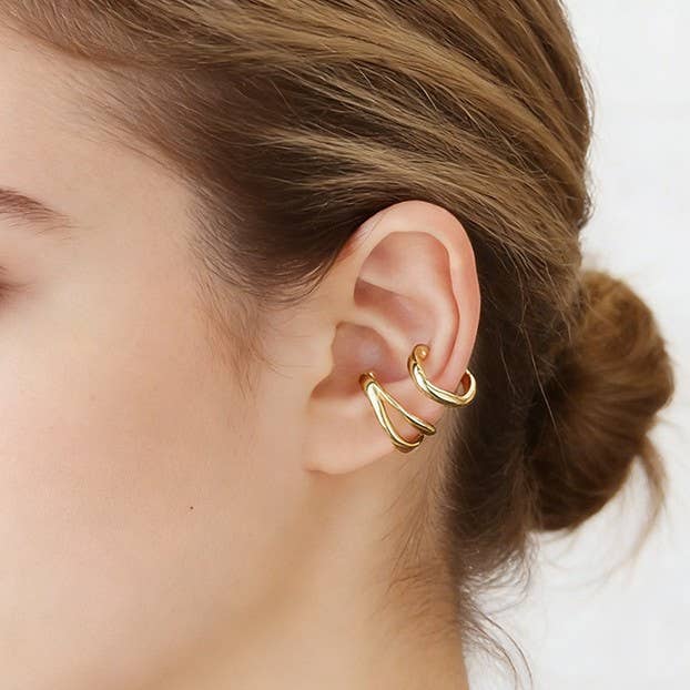COPPIA DI EAR CUFF A DOPPIO CERCHIO ONDULATO